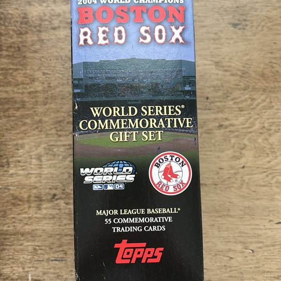 Topps 2004 World Champions Boston Red Sox commemorative gift set - Picture 2 of 5